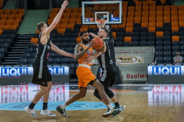 击孰胜孰负 击孰胜孰负