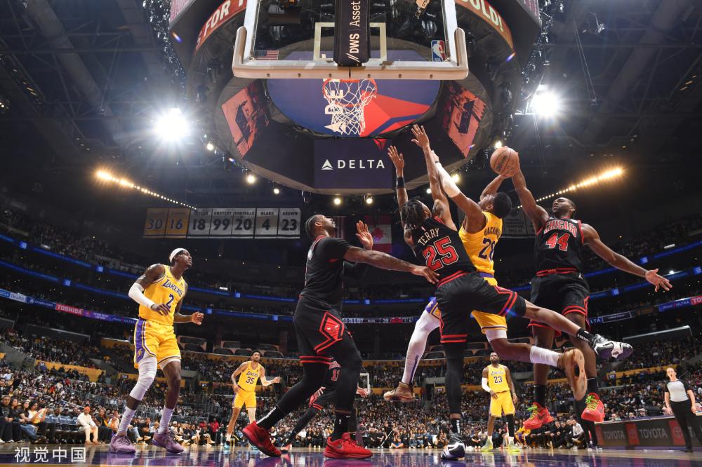 禁区边缘的 禁区边缘的