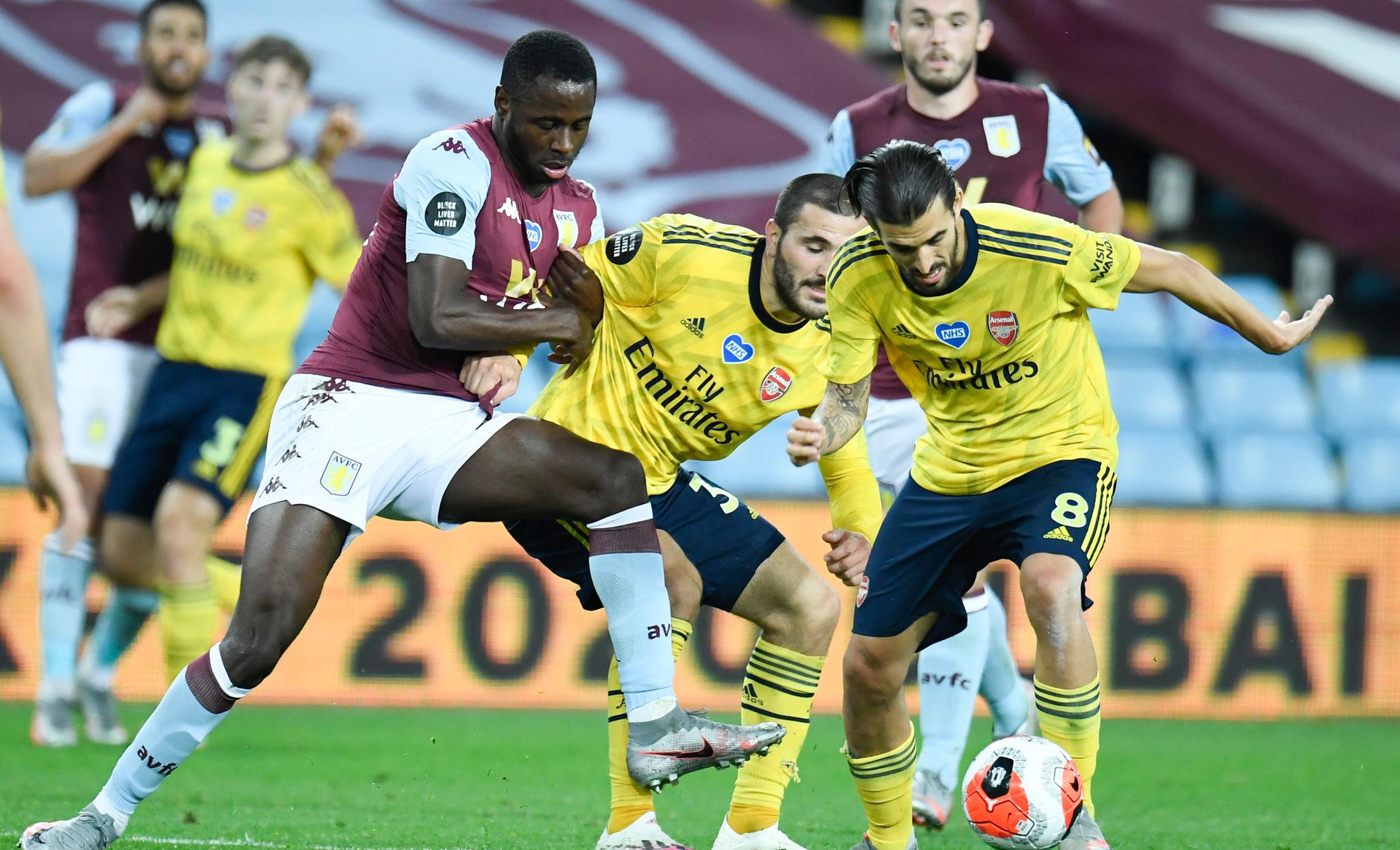 巴萨中场的 巴萨中场的